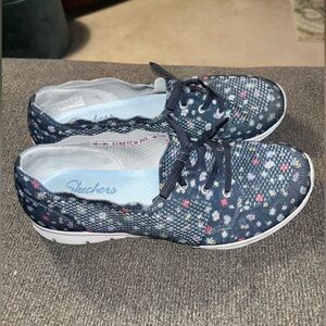 Floral Skechers memory foam
